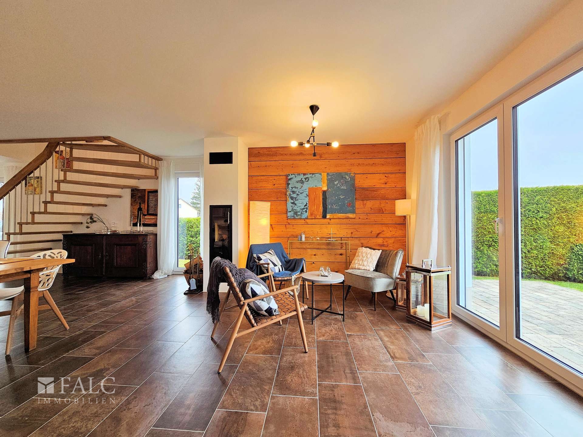 EG - Wohnzimmer Sofa - Blick auf Kamin
